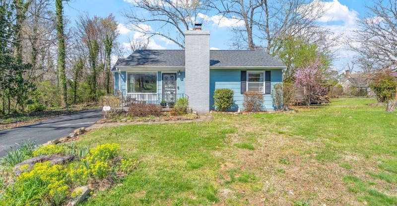 Photo - 4503 Woodlawn Pike (Knoxville, TN)