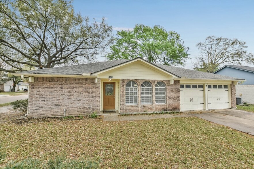 Foto principal - 13618 Piney Oaks Dr