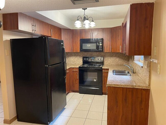Building Photo - 11101 Royal Palm Blvd