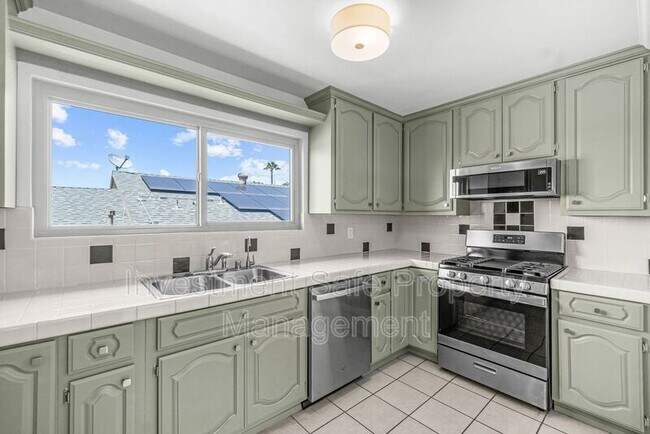 Building Photo - 2451 Balboa Vista Dr