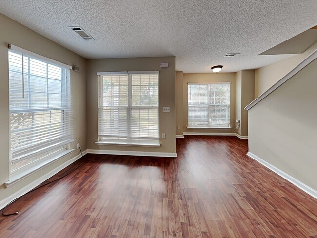 Building Photo - 933 Damson Trl