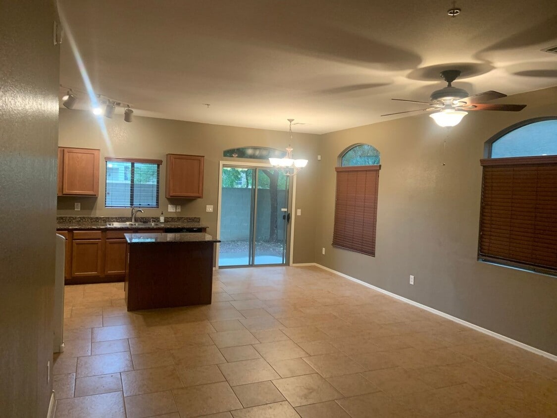 Foto del edificio - 2725 E Mine Creek Rd