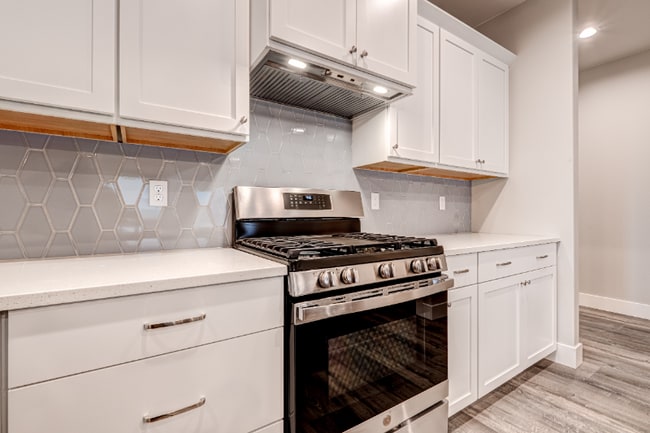 Building Photo - 2610 Sunray Ave