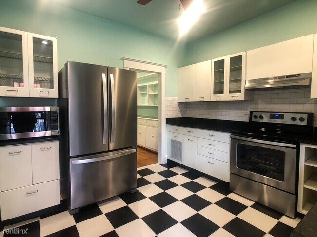 Foto del edificio - 4 br, 2.5 bath House - 5634 Woodbine Ave