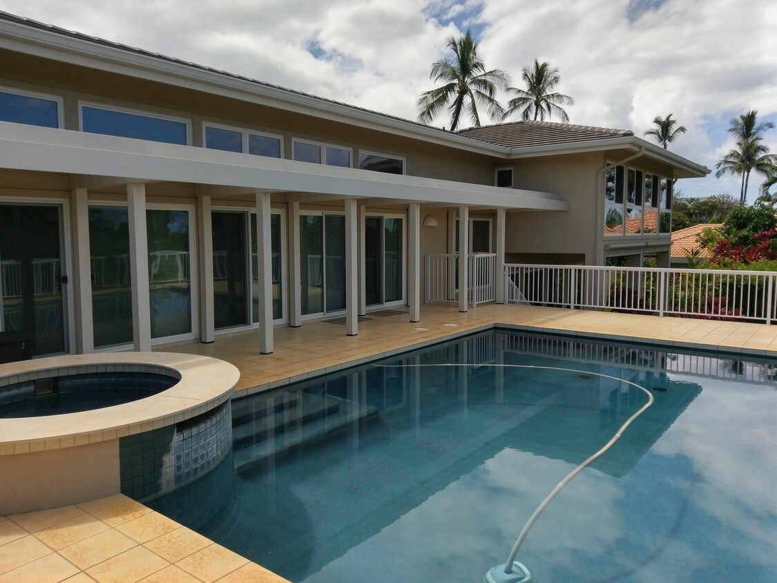 Building Photo - 203 Heleuma Pl