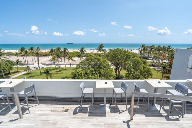 Building Photo - 1036 Ocean Dr
