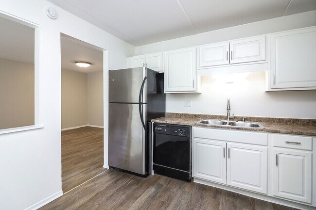 Building Photo - 2544 Waterbury Dr