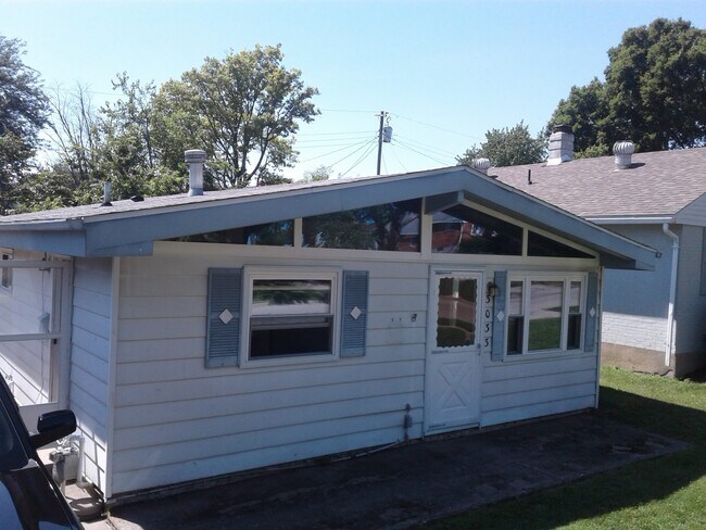 Foto del edificio - 3033 Mohican Ave