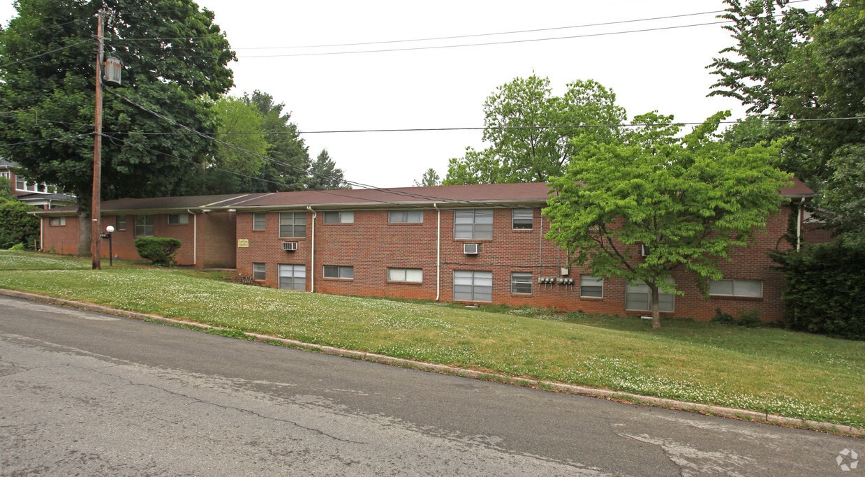 2409 Richelieu Ave SW, Roanoke, VA 24014 Apartments in Roanoke, VA