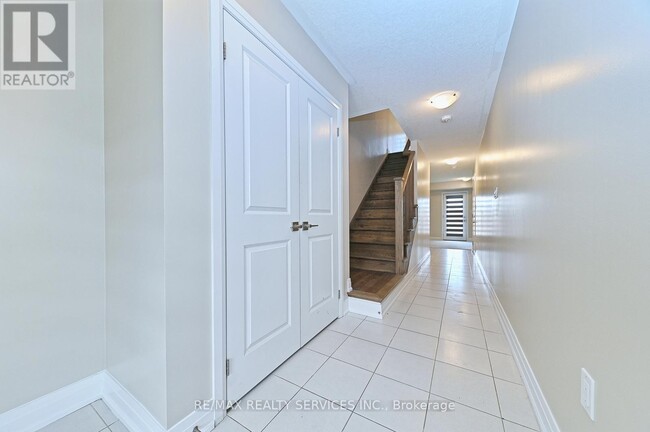 Building Photo - 52 Humberstone Dr