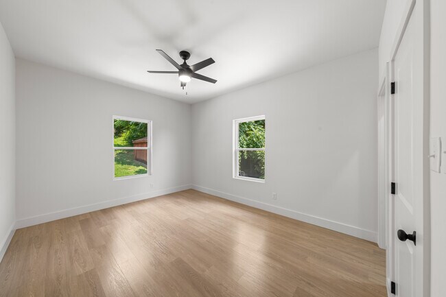 Building Photo - 3115 Woodbine Ave
