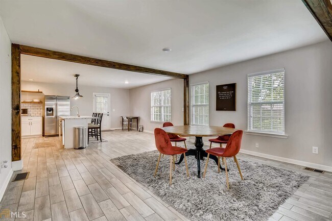 Foto del edificio - 218 Maple St NW