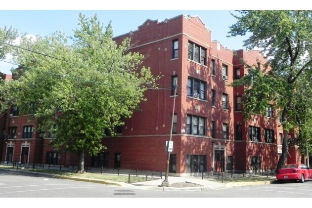 Foto principal - 4949-4955 W Fulton St