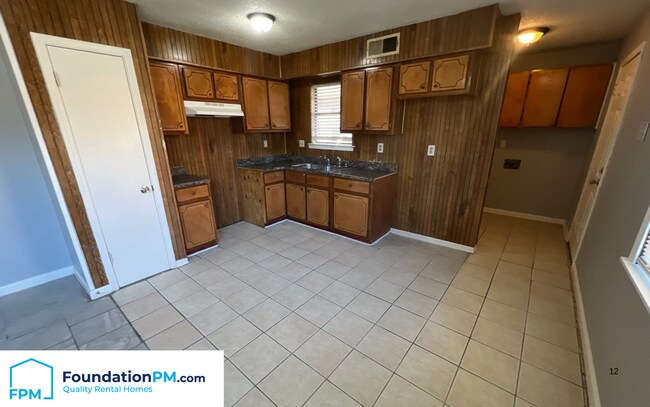 Building Photo - 4064 Knob Dr