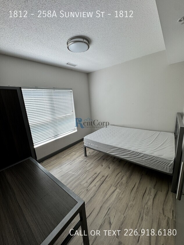 Photo du bâtiment - 258A-258A Sunview St