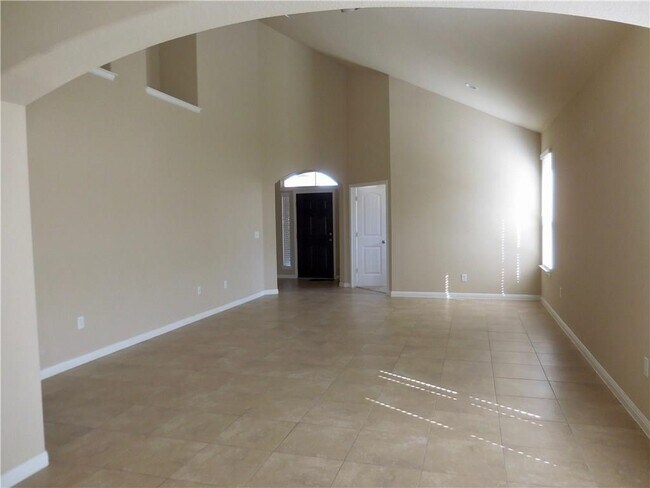 Foto del edificio - 609 Carly Ann Ln