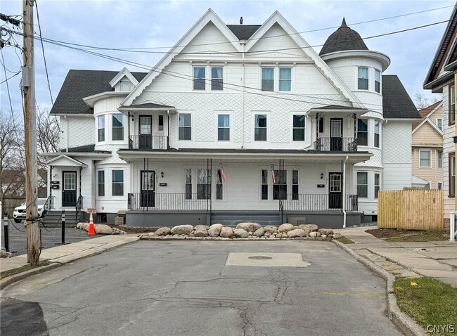 Building Photo - 1017 White Pl