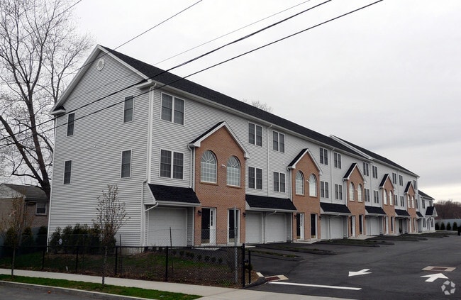 Building Photo - 60 Yaremich Dr