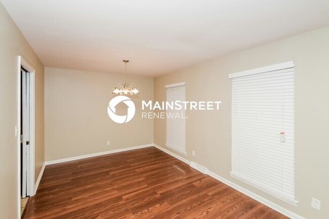 Building Photo - 3 Bedroom Pet-Friendly Home in Center Poin...