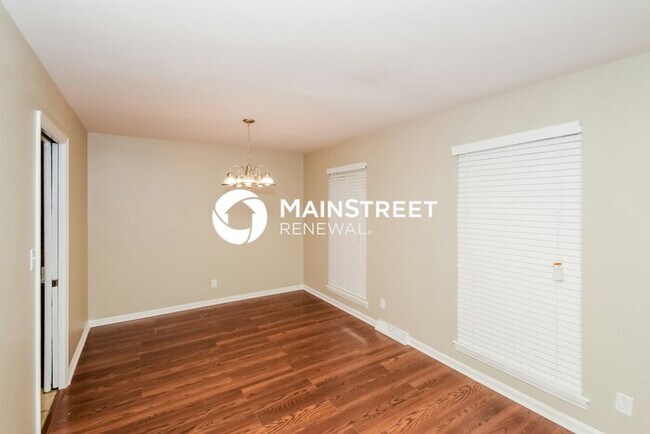 Foto del edificio - 3 Bedroom Pet-Friendly Home in Center Poin...