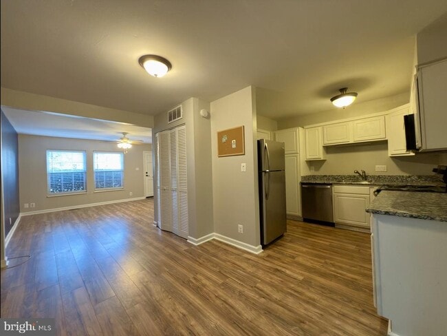 Building Photo - 115 N College Dr