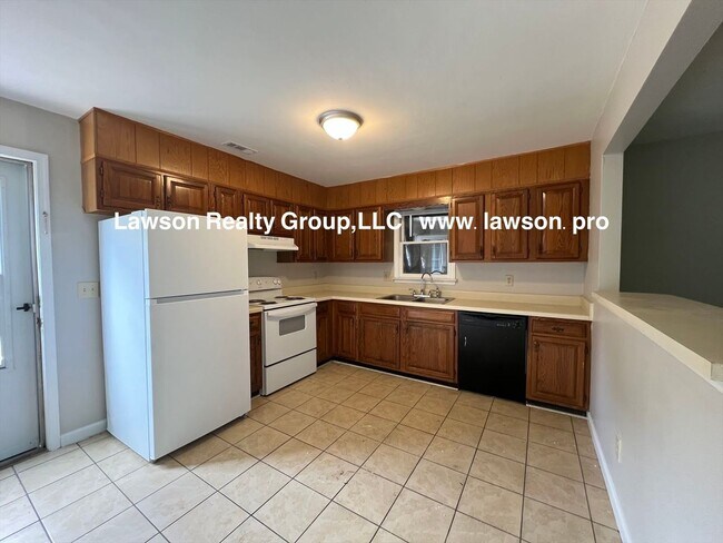 Building Photo - Yellow Mountain 3472-74