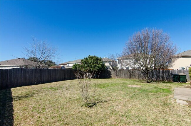 Foto del edificio - 915 Churchill Farms Dr