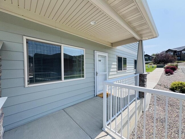 Building Photo - 702 Sonoma Dr