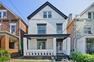 Building Photo - 2213 Woodstock Ave