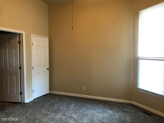 Building Photo - 4 br, 2 bath House - 1015 Monroe St