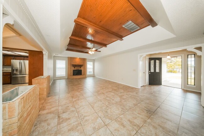 Foto del edificio - 5421 Sudbury Ln