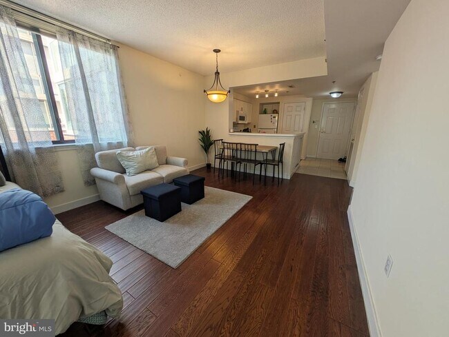 Foto del edificio - 1050 N Taylor St
