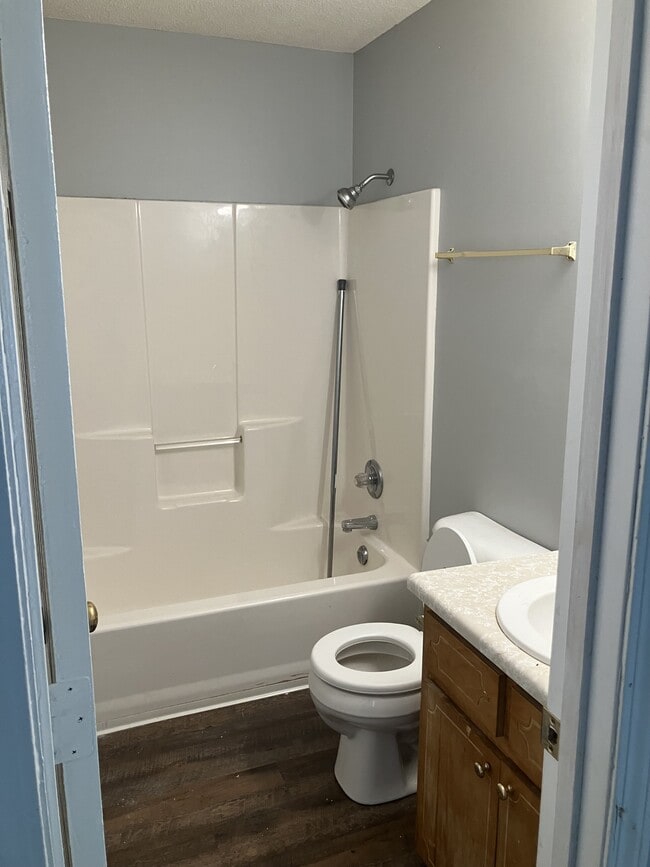 Building Photo - 1051 Gate Cir