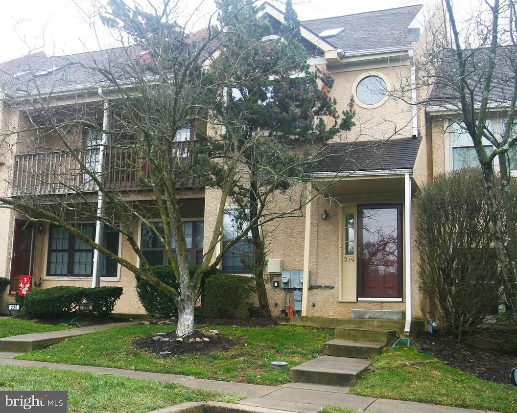 Primary Photo - 219 Smallwood Ct