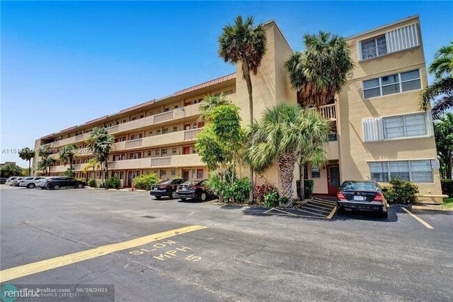 Building Photo - 2 br, 2 bath House - 1333 E Hallandale Bea...