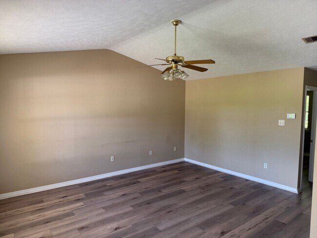 Foto del edificio - 2 Bed 1 Bath Duplex
