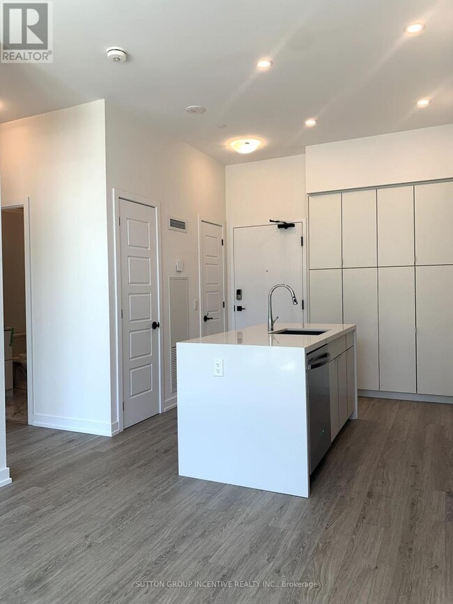 Photo du bâtiment - 415-415 Sea Ray Ave