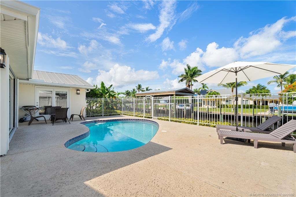 Foto principal - 1229 SW Dyer Point Rd