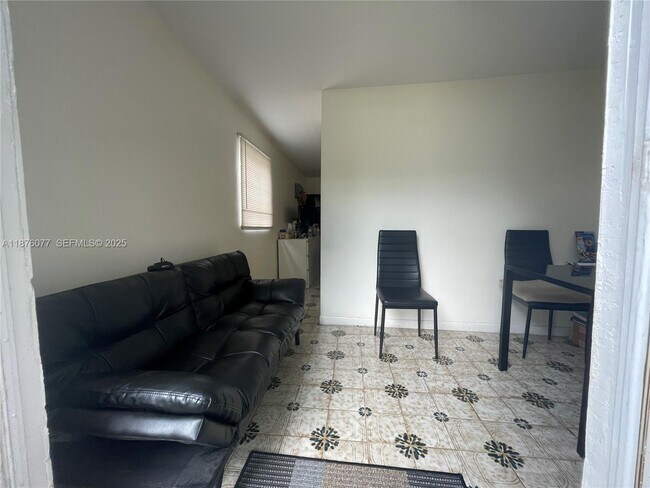 Foto del edificio - 1923 NW 1st Terrace