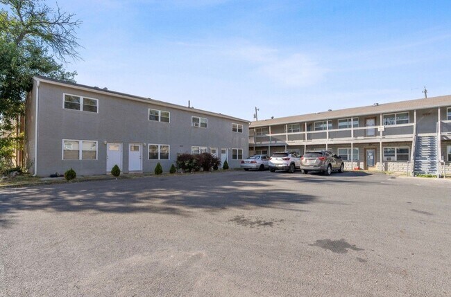 Foto del edificio - 464 E Norwich Ave