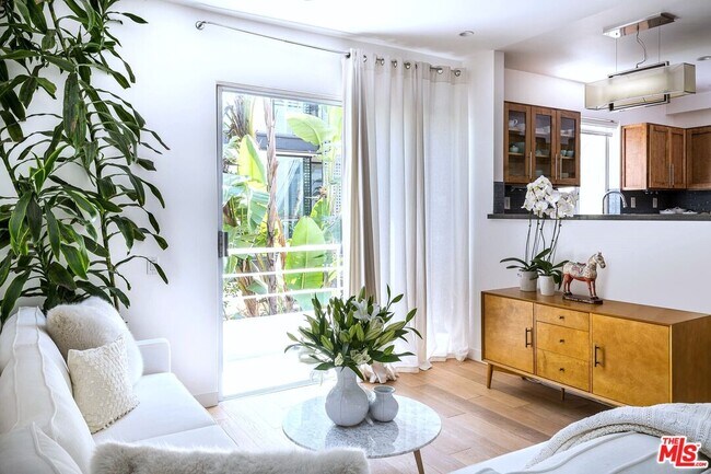 Foto del edificio - 514 S Barrington Ave