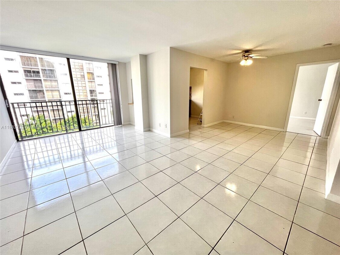 Foto principal - 16909 N Bay Rd