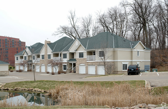 Foto del edificio - Raspberry Woods Townhomes