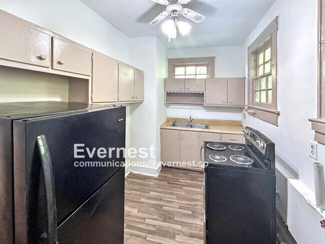 Foto del edificio - 904 3rd St W