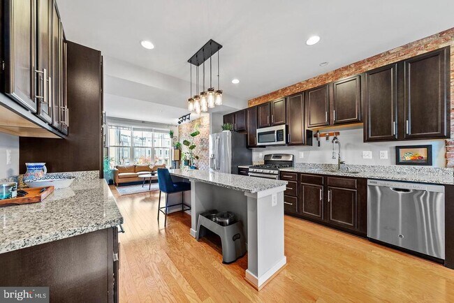 Foto del edificio - 1445 Trafalgar Ln