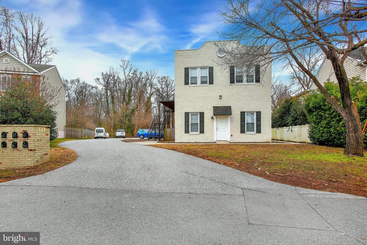 Primary Photo - 321 Magothy Rd