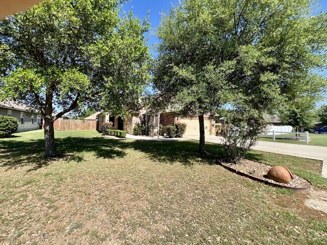 Foto del edificio - 15518 Echo Ln