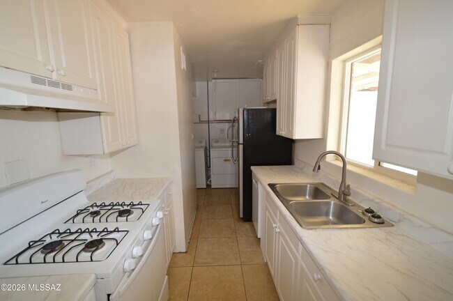 Foto del edificio - 4650 E 19th St