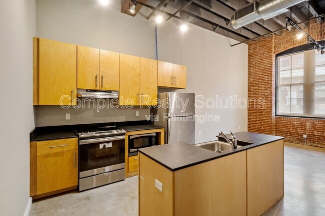 Building Photo - 614 S 7th St