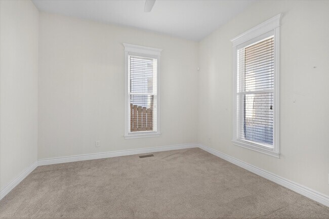 Building Photo - 916 Dawson St